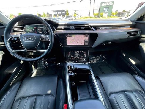 Used 2019 Audi e-tron Prestige w/ Prestige Package AWD/4WD image 16