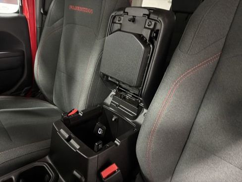 Used 2025 Jeep Wrangler Unlimited Rubicon w/ Convenience Group AWD/4WD image 22