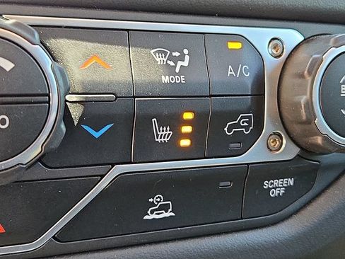 Used 2025 Jeep Wrangler Unlimited Sahara AWD/4WD image 17