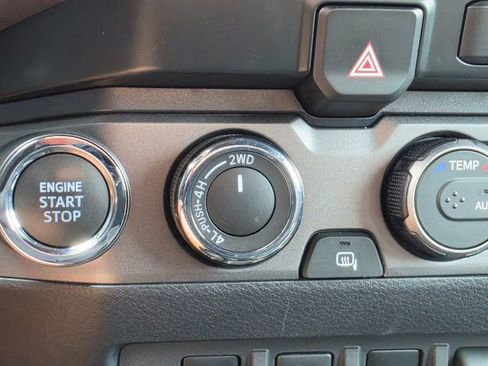 Used 2022 Toyota Tacoma TRD Off-Road w/ TRD Premium Off Road Package image 26