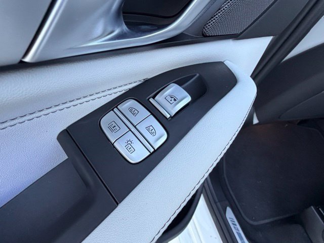 Used 2025 BMW X7 xDrive40i w/ M Sport Package AWD/4WD image 32