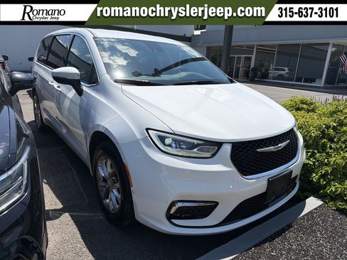 Used 2023 Chrysler Pacifica Touring-L AWD/4WD image 1