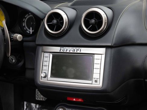 Used 2010 Ferrari California RWD image 30