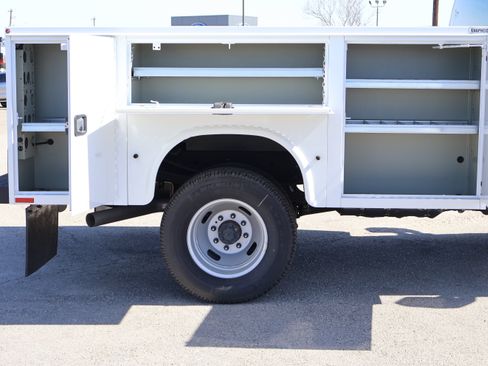 New 2025 Ford F350 XL w/ XL Chrome Package image 12