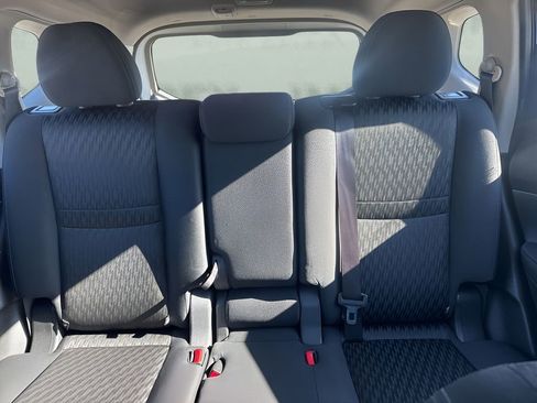 Used 2017 Nissan Rogue S image 10