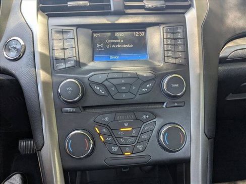 Used 2018 Ford Fusion SE FWD image 14