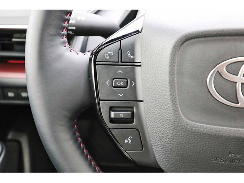 Used 2025 Toyota Prius Plug-In Hybrid image 15