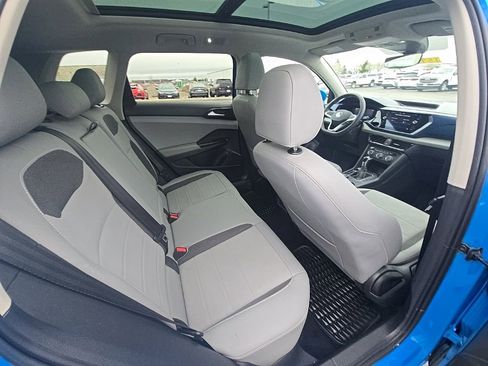 Used 2022 Volkswagen Taos SE image 32