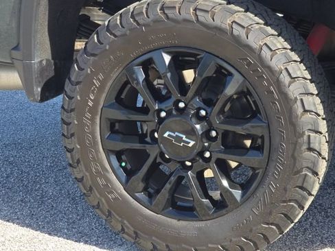 Used 2025 Chevrolet Silverado 3500 LTZ w/ LTZ Plus Package image 13