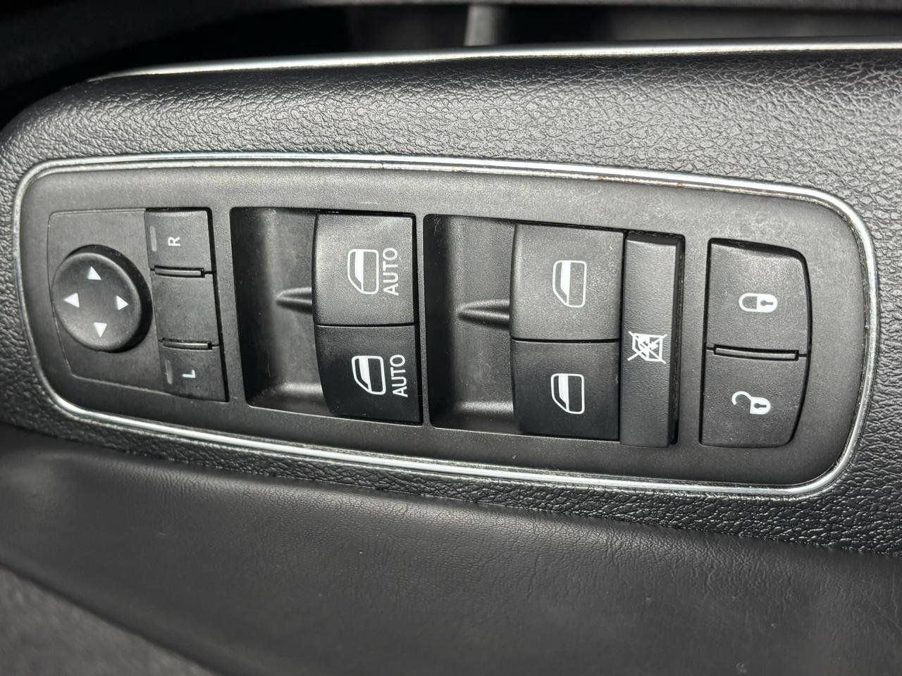 Used 2014 Chrysler 300 RWD image 15