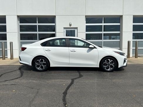 Used 2020 Kia Forte LXS FWD image 3