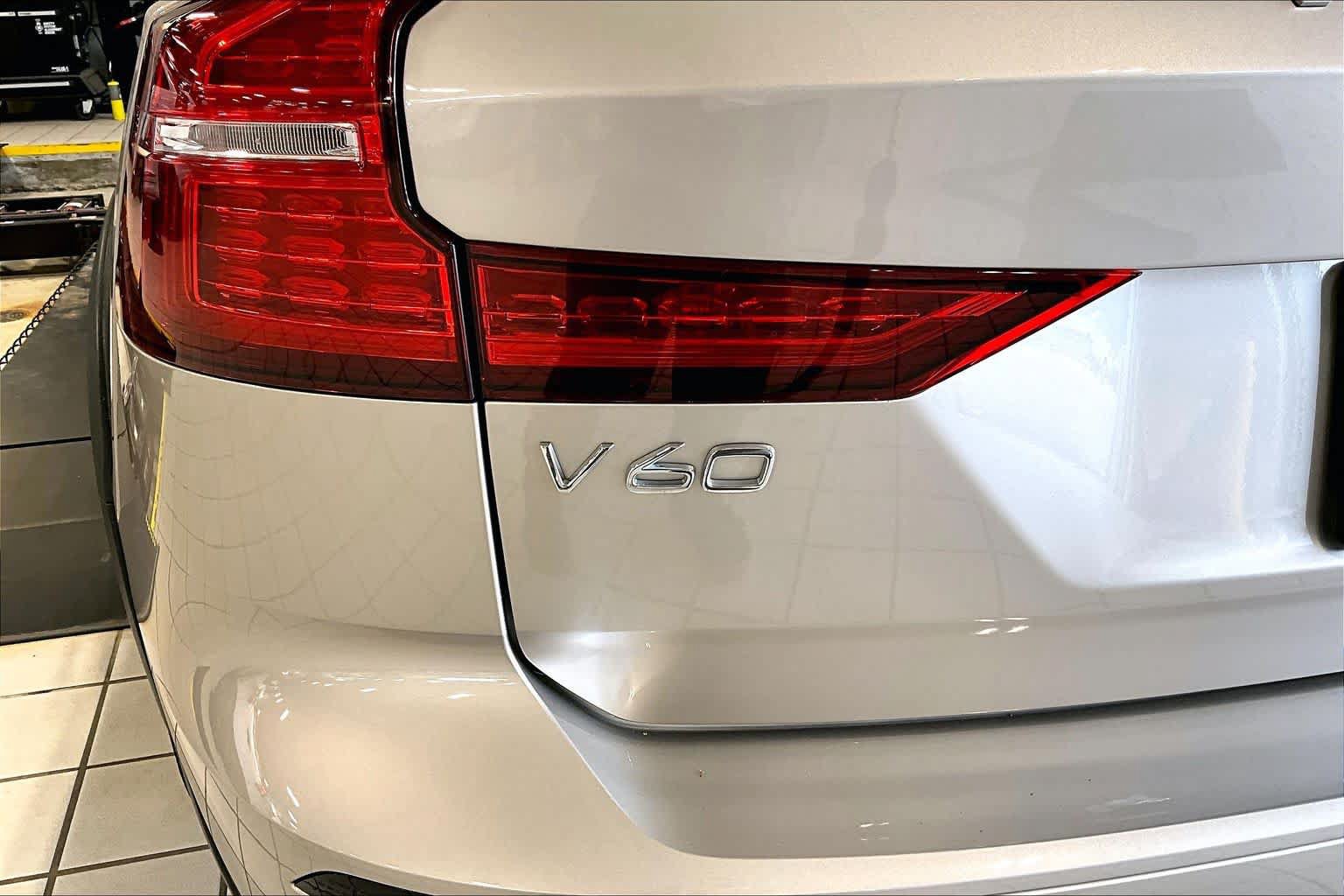 Certified 2026 Volvo V60 B5 Cross Country Plus AWD/4WD image 31