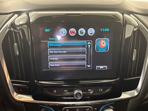 Used 2018 Chevrolet Traverse LT FWD image 38