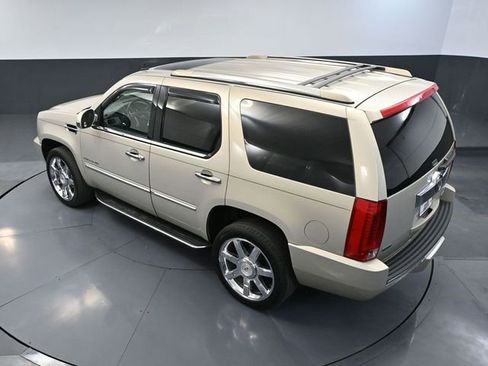 Used 2011 Cadillac Escalade Luxury image 58