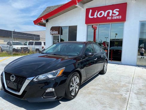 Used 2020 Nissan Altima 2.5 S FWD image 2