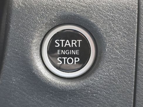 Used 2024 Nissan Frontier SL image 22