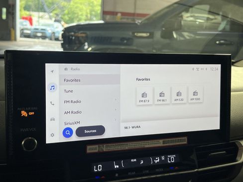Used 2025 Toyota Sienna XLE AWD/4WD image 19