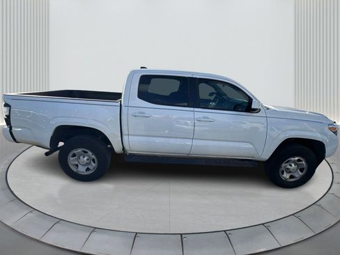 Used 2020 Toyota Tacoma SR image 4