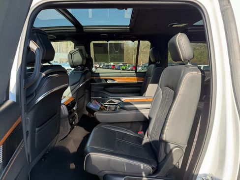 Used 2024 Jeep Grand Wagoneer L Series III image 27
