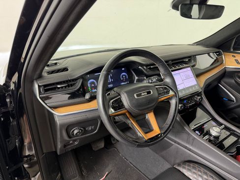 Used 2023 Jeep Grand Cherokee Summit AWD/4WD image 17