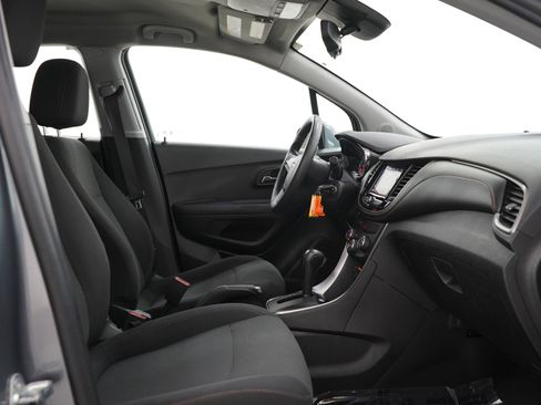 Used 2020 Chevrolet Trax LS FWD image 12