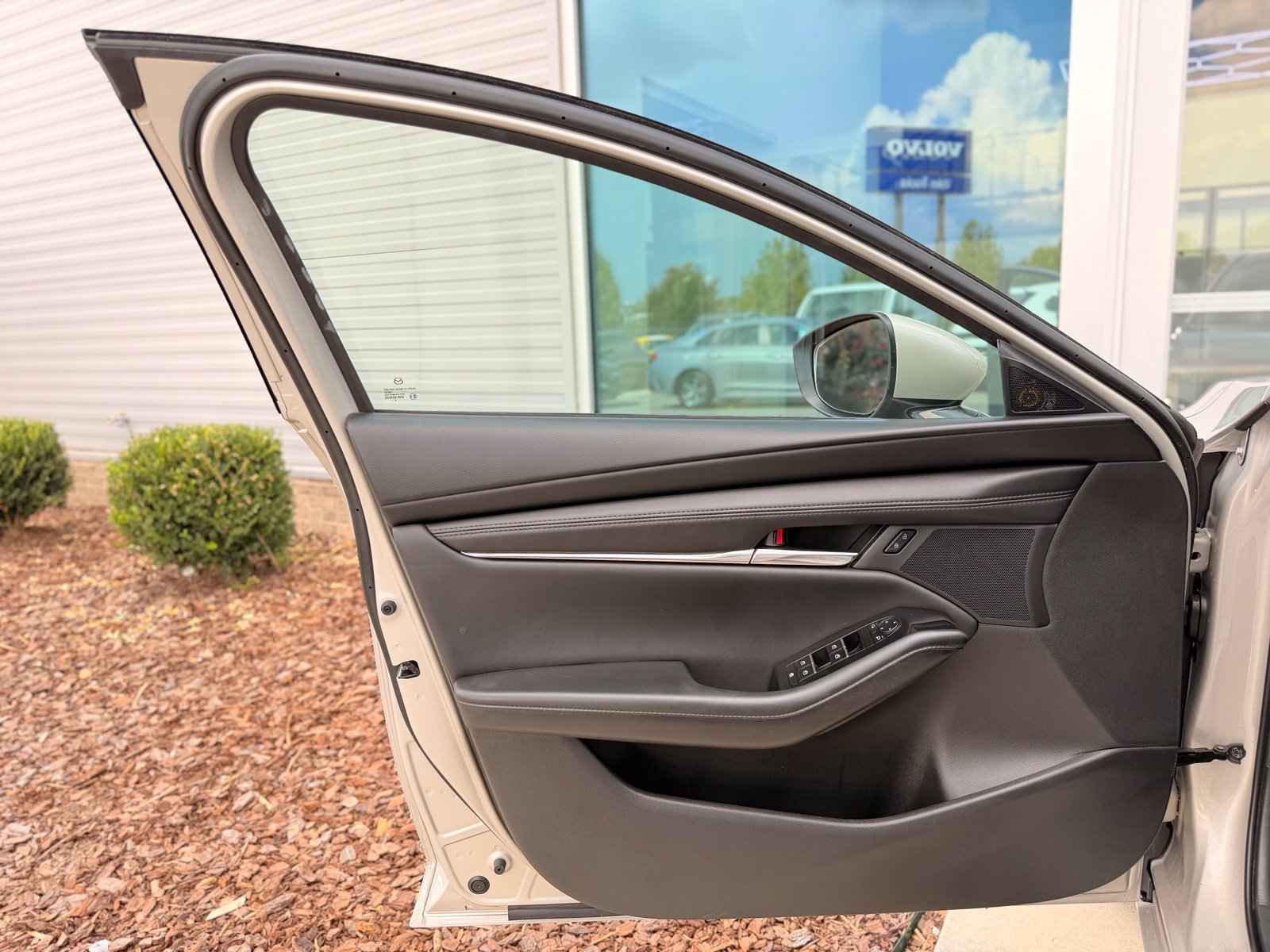 Used 2025 MAZDA MAZDA3 s FWD image 18