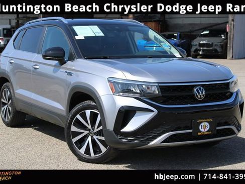 Used 2023 Volkswagen Taos SE AWD/4WD image 1