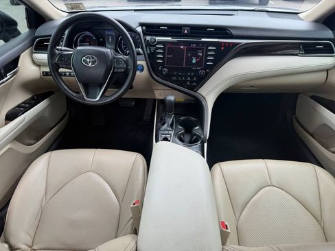 Used 2019 Toyota Camry LE w/ Sunroof Package FWD image 12