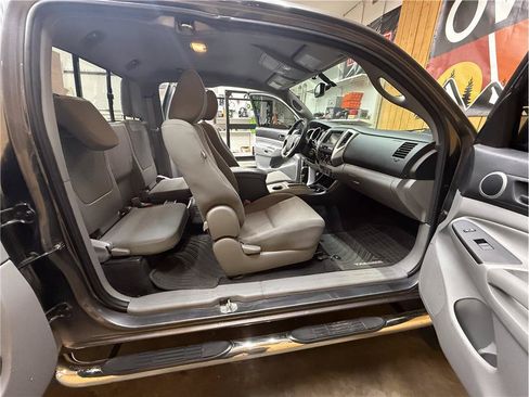 Used 2012 Toyota Tacoma 4x4 Access Cab w/ SR5 Pkg image 18