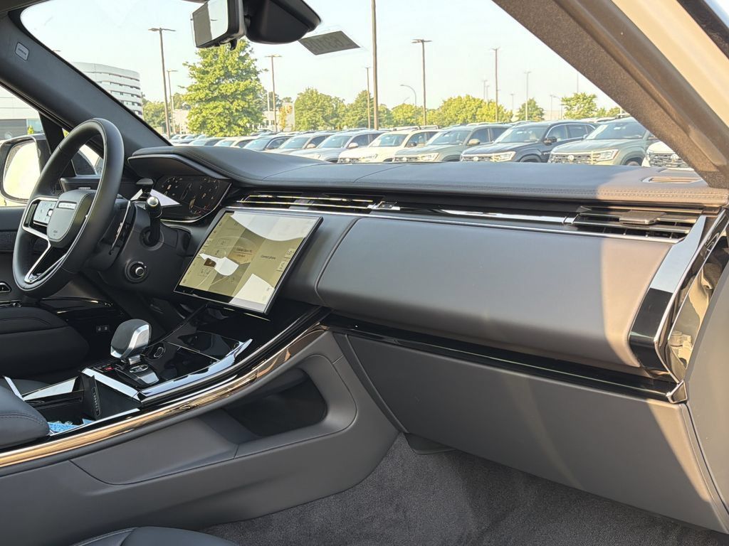 New 2026 Land Rover Range Rover Sport Dynamic SE AWD/4WD image 17