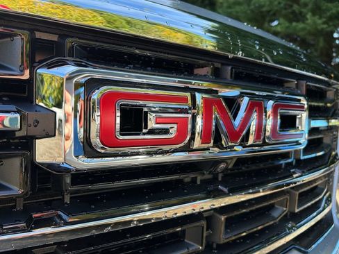 Used 2026 GMC Acadia Elevation w/ Elevation Premium Package AWD/4WD image 31