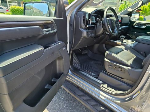 Used 2025 Chevrolet Silverado 1500 LT Trail Boss w/ Convenience Package II AWD/4WD image 23