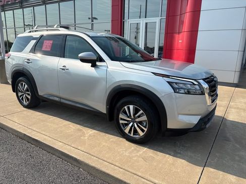Certified 2025 Nissan Pathfinder SL AWD/4WD image 7