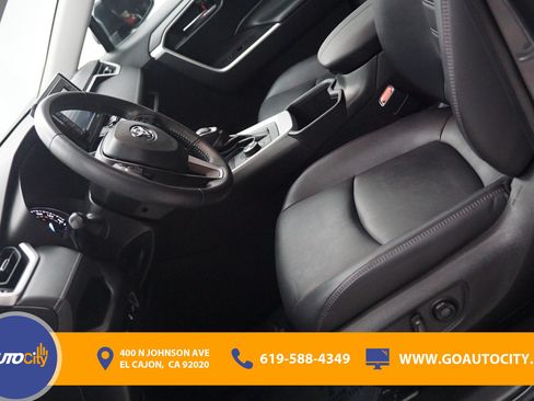 Used 2022 Toyota RAV4 XLE Premium AWD/4WD image 9