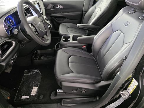New 2026 Chrysler Pacifica Select w/ S Appearance Package FWD image 10
