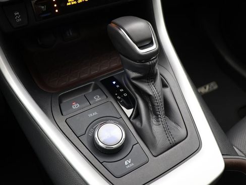 Used 2024 Toyota RAV4 Limited image 27