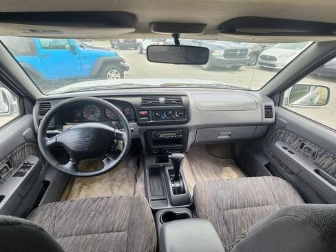 Used 2000 Nissan Frontier XE RWD image 12