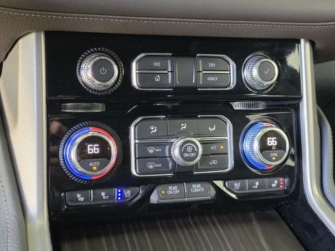 Used 2021 GMC Yukon Denali w/ Denali Premium Package AWD/4WD image 39