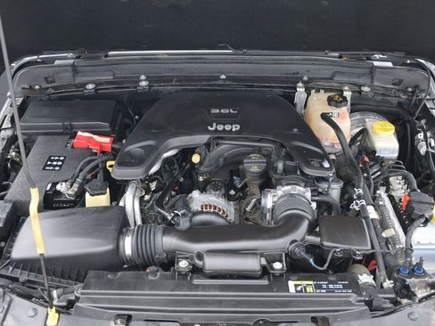 Used 2018 Jeep Wrangler Unlimited Sport S image 11