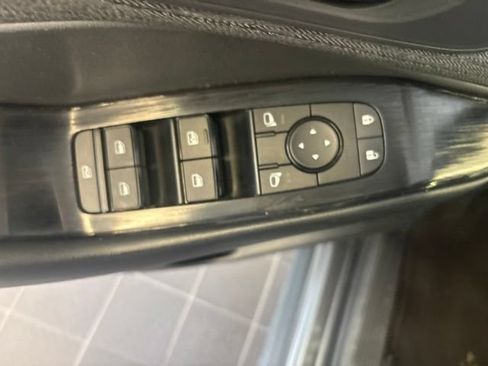 Used 2023 Nissan Rogue S FWD image 19