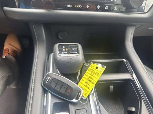 Used 2024 Nissan Pathfinder SV FWD image 10