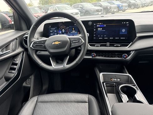 Used 2025 Chevrolet Equinox LT w/ Convenience Package II AWD/4WD image 13
