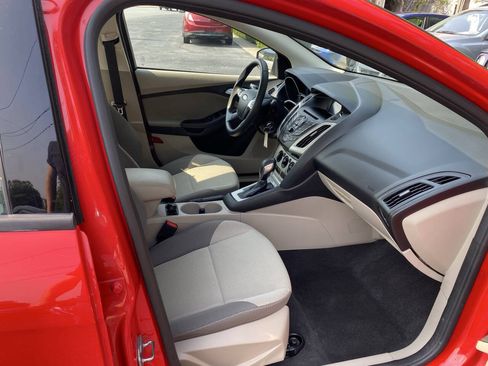 Used 2014 Ford Focus SE FWD image 12