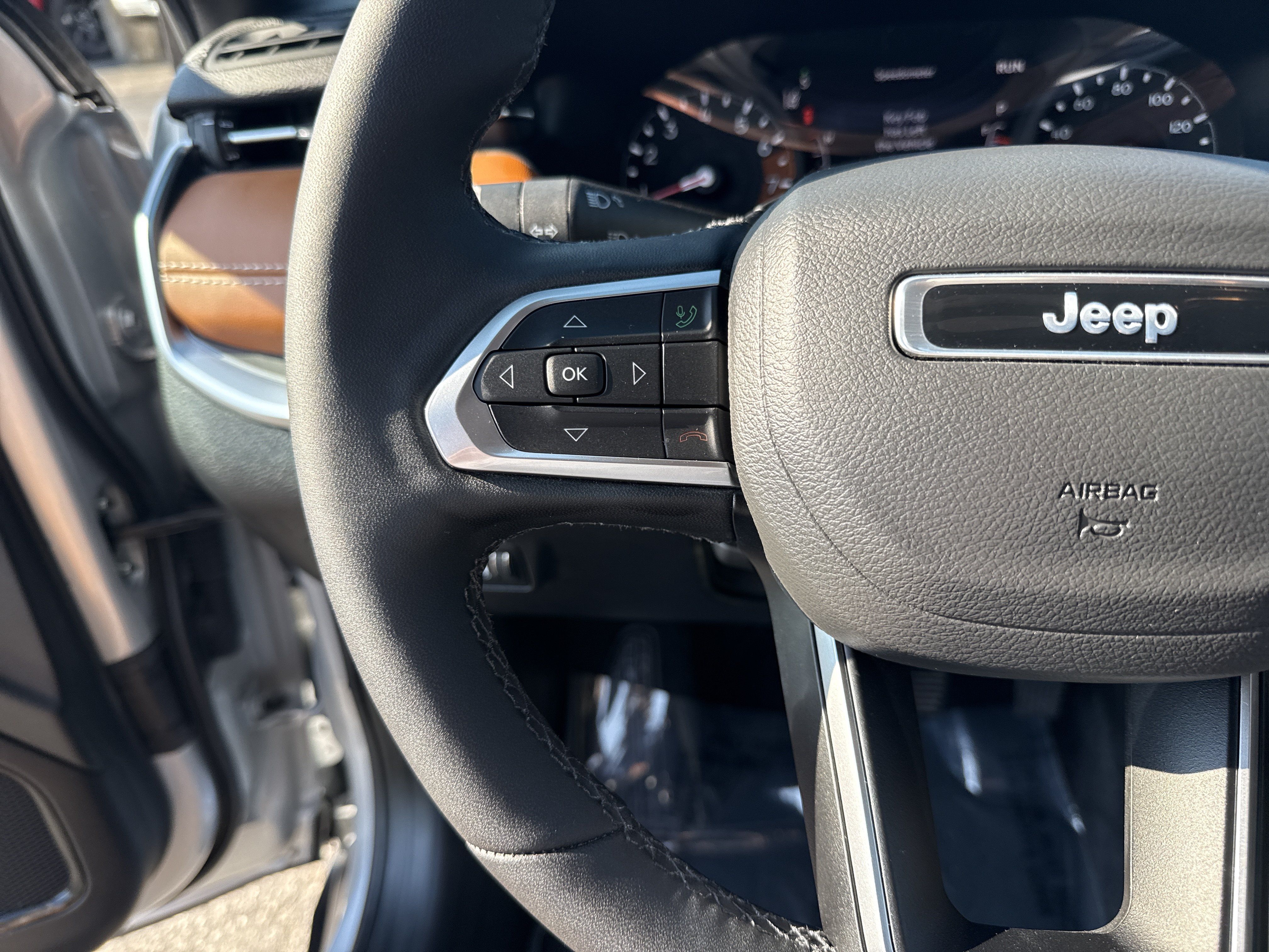 Used 2025 Jeep Compass Limited AWD/4WD image 18