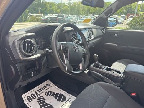 Used 2019 Toyota Tacoma TRD Sport w/ Technology Package AWD/4WD image 13