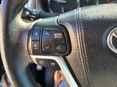 Used 2016 Toyota Highlander LE image 16