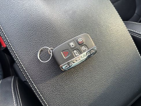 Used 2019 Jaguar F-PACE S image 22