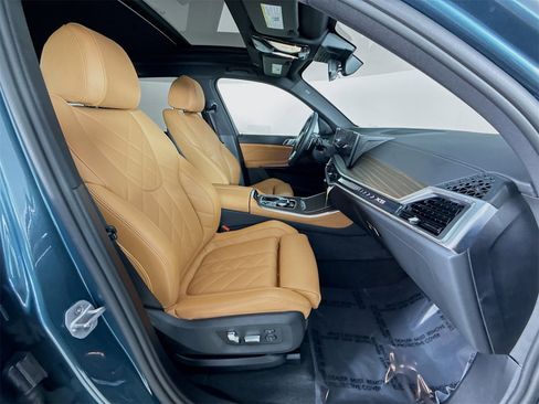 Used 2025 BMW X5 xDrive50e w/ Parking Assistance Package image 29