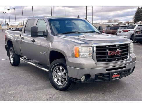 Used 2007 GMC Sierra 2500 SLE w/ Z71 Off-Road Package image 2