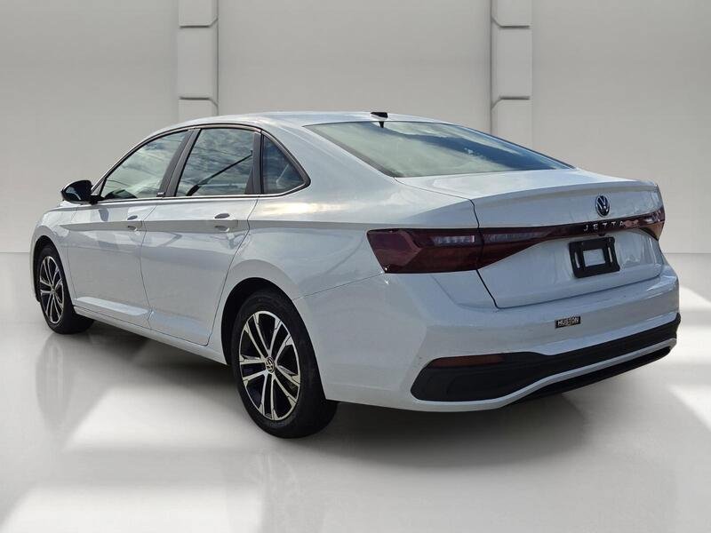 Used 2025 Volkswagen Jetta Sport FWD image 3